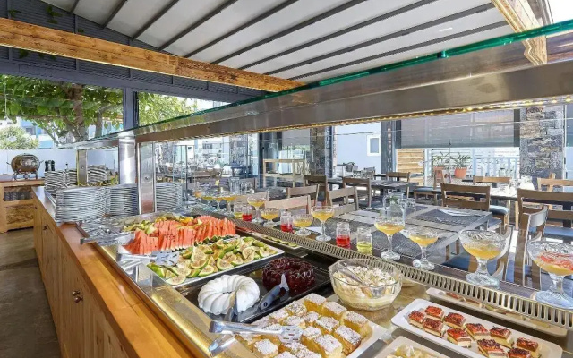 Pollis Hotel