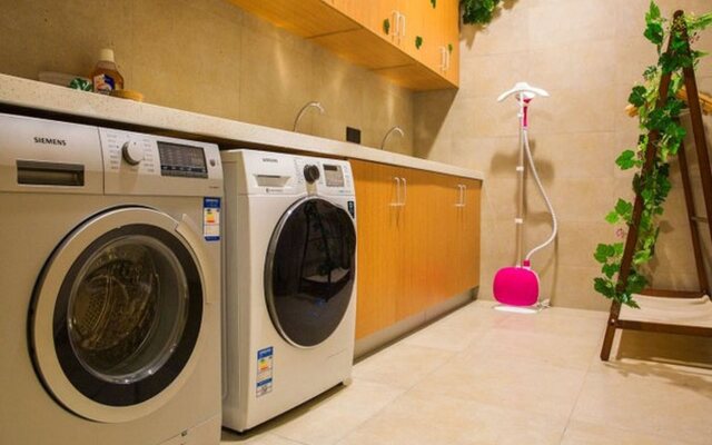 Hangzhou Yunhe Atour Hotel