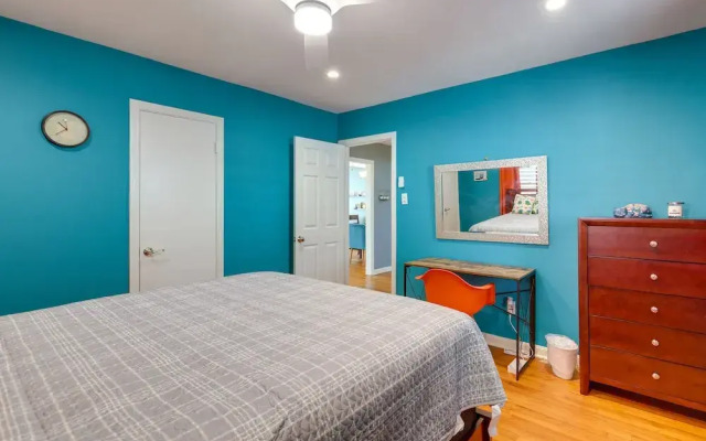Near Beach & Attractions: Home in Galveston!