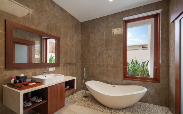 The Luxury Collection, Monaco Blu