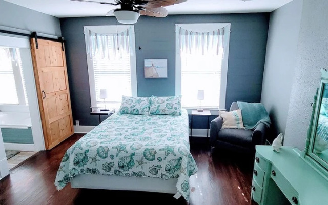 Seaglass 4 Bedroom Home by Redawning