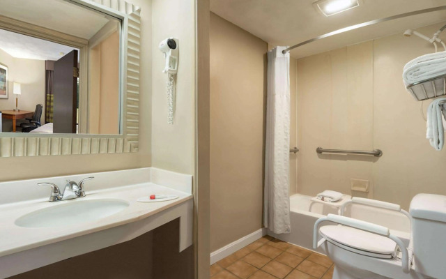 Super 8 by Wyndham West Greenwich/Providence