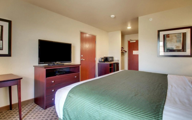 Cobblestone Hotel & Suites - Salem