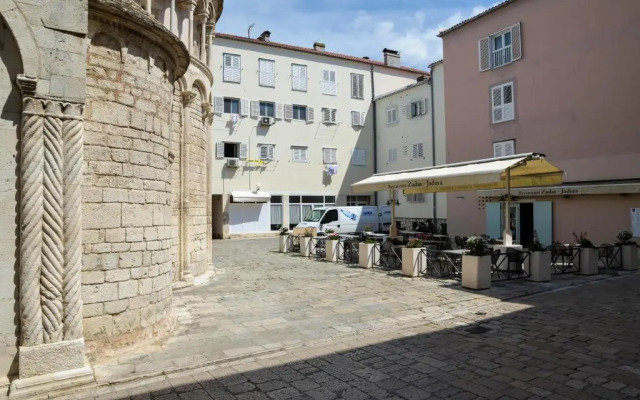 Fifi apartment w. parking in old town