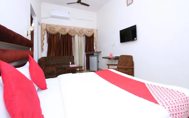 OYO 15887 Hotel Kanak