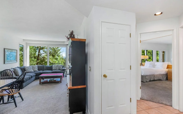 Snowcap Escape at Mount Bachelor