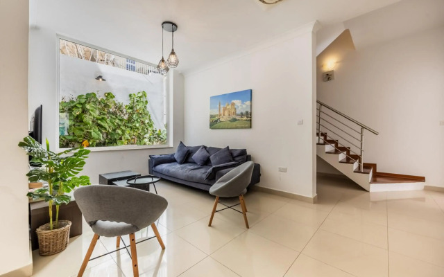 Hard to come by - modern & huge house in Sliema