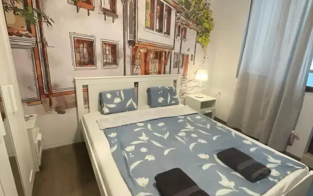 Top Center 2-BR Apartment with lovely Outdoor Area