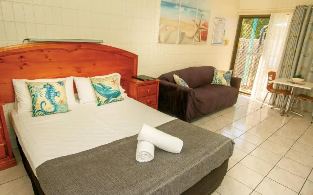 Tropical Palms Resort & 4WD Hire