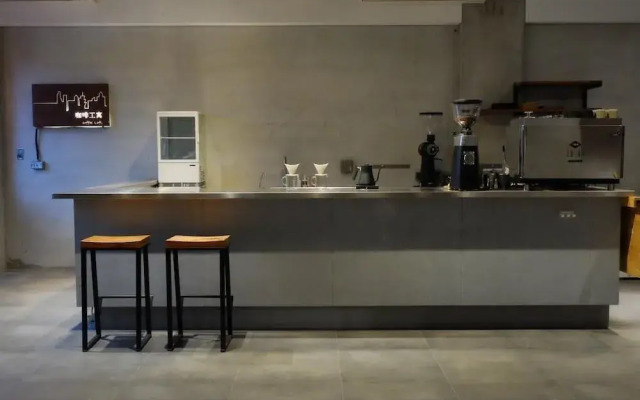 CoffeeLoft Inn &  Café