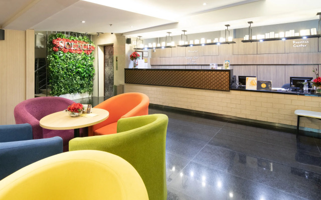 OYO 146 Solace Hotel - Vaccinated Staff