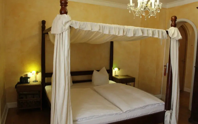 Re Hotel