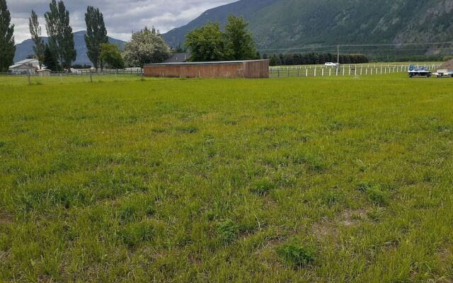 Glacier Acres Guest Ranch