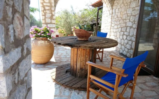 Studio in Gialia, With Wonderful sea View and Enclosed Garden