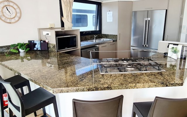 Coomera Houseboats