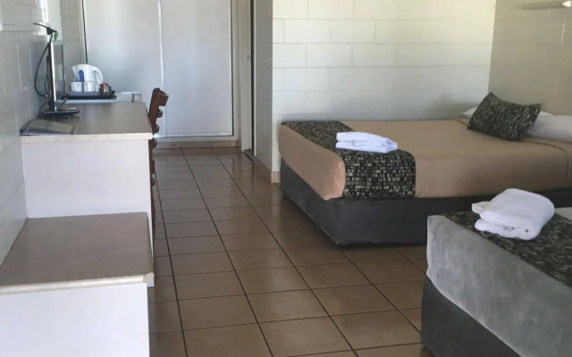 Black Nugget Hotel Motel