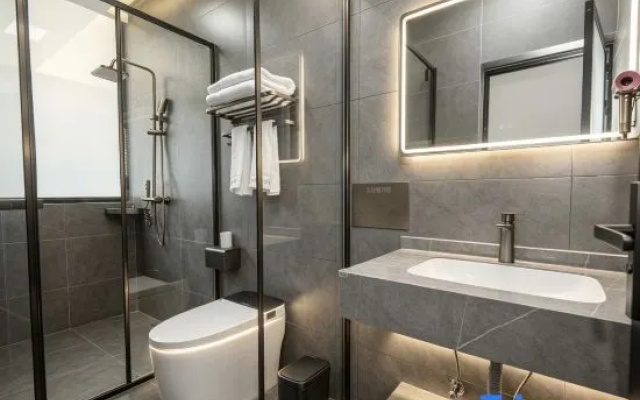 Morning Dawn Residence - A Luxury Mountain View Vacation Accommodation – Bathroom – Lijiang