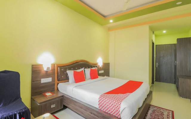 OYO 7583 Hotel Suraj Palace 1