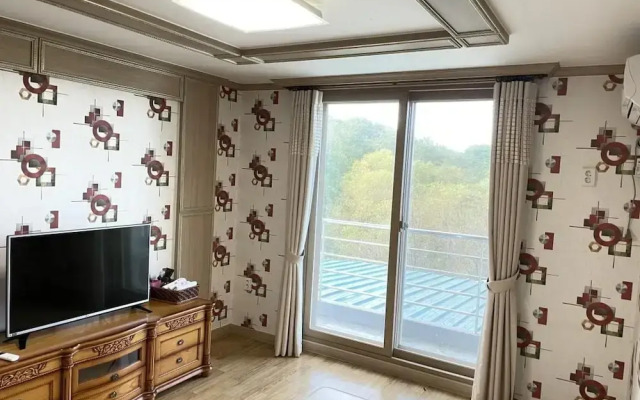Sokcho Haeoleumhouse