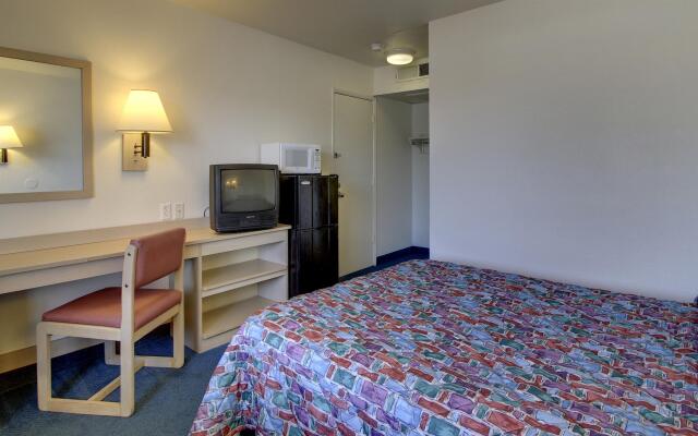 Quality Inn & Suites Des Moines Airport