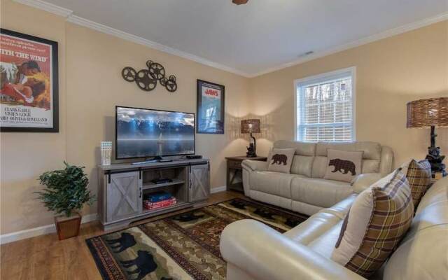 Misty Hollow - Three Bedroom Cabin