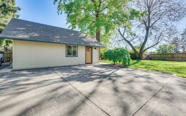 Welcoming Grants Pass Retreat - Walk to Park!