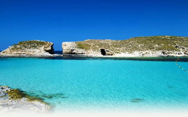 Seaside Bliss - 3BR Holiday Apartment Sliema