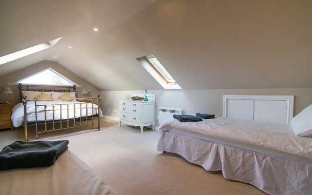 Super Spacious Barn Conversion With Free Wifi, Netflix Fireplace