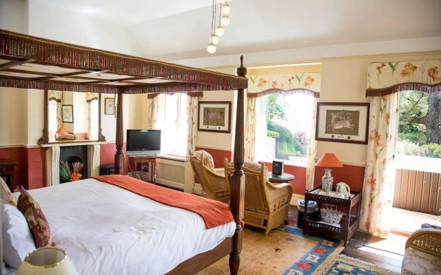 Orestone Manor Hotel