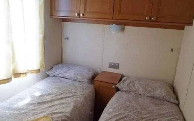 2 Bedroom Caravan at Heacham Beach With Decking