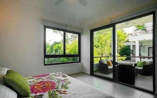 M8 Condo in Tropical Hideaway by Gate48