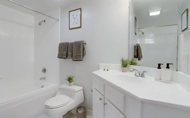 Spectacular Condo At Ballston With Gym