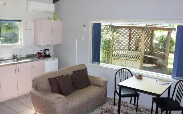 Waiteti Lakefront Motel