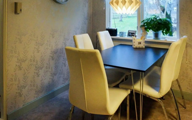 9 Person Holiday Home in