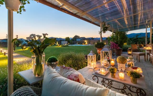 Villa Hugo in Lucca With 5 Bedrooms and 6 Bathrooms