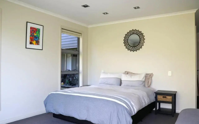 Cooks Getaway - Cooks Beach Holiday Home