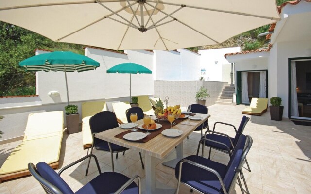 Amazing Home in Makarska With Wifi and 3 Bedrooms