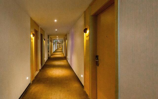 IU Hotel Suzhou Dusu Lake Moon bay Subway Station