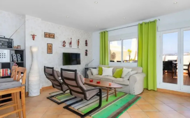 Apartment - 3 Bedrooms with Pool and WiFi - 107926