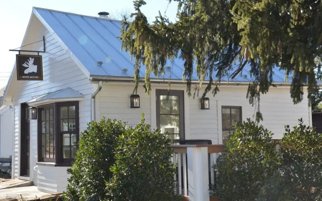 White Moose Inn