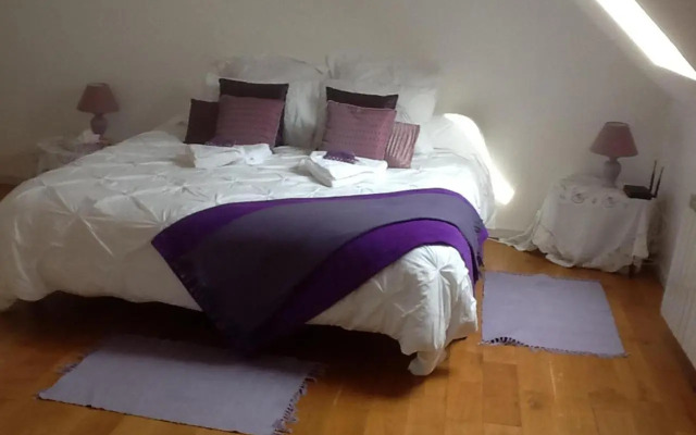 Captivating 2-Bed House with log burner in Kerien