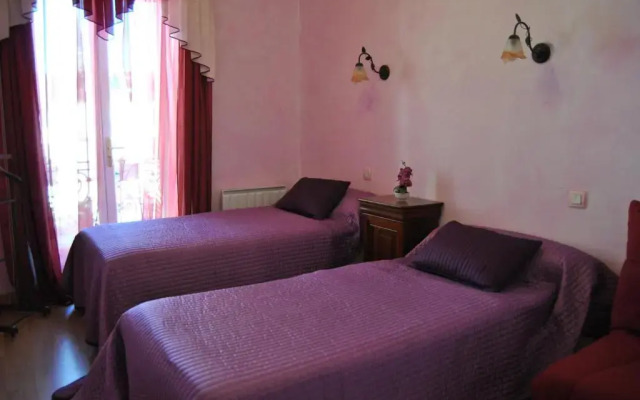 Au Pied Du Chateau