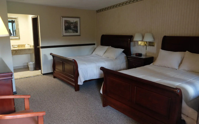 Chalet Inn & Suites Centerport
