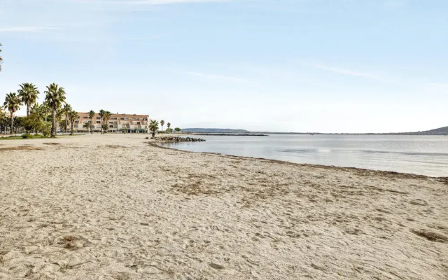 Apartment With 2 Bedrooms in Mèze, With Wonderful sea View, Furnished