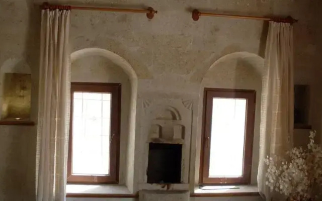 Oddest Cave Suite Aparts
