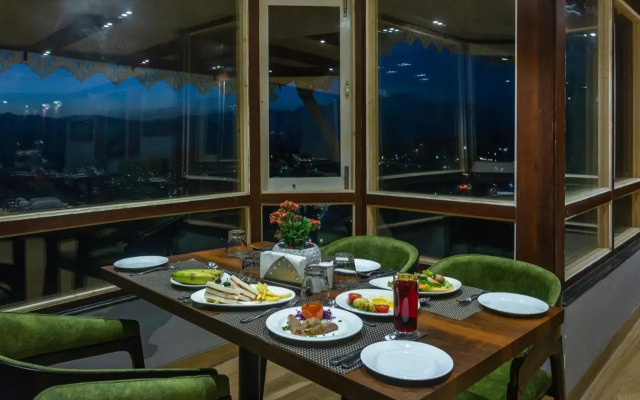 Sumitel Vista 800m from Mall Road