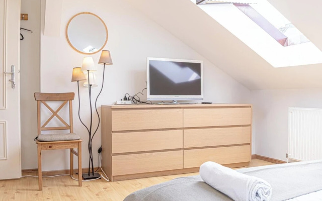 Stylish 3BR Apt With Balcony City Center