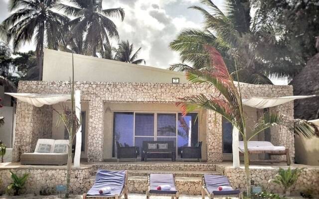 Modern Beach House, Excellent Beachfront, Private Chef, Pool