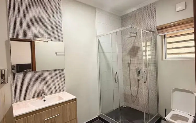 4BR Town House Cantonments. Pool. Garden