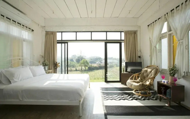 Chic 39 Bed Bar & Bakery